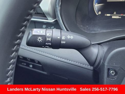 Used 2023 Toyota Highlander Platinum image 30