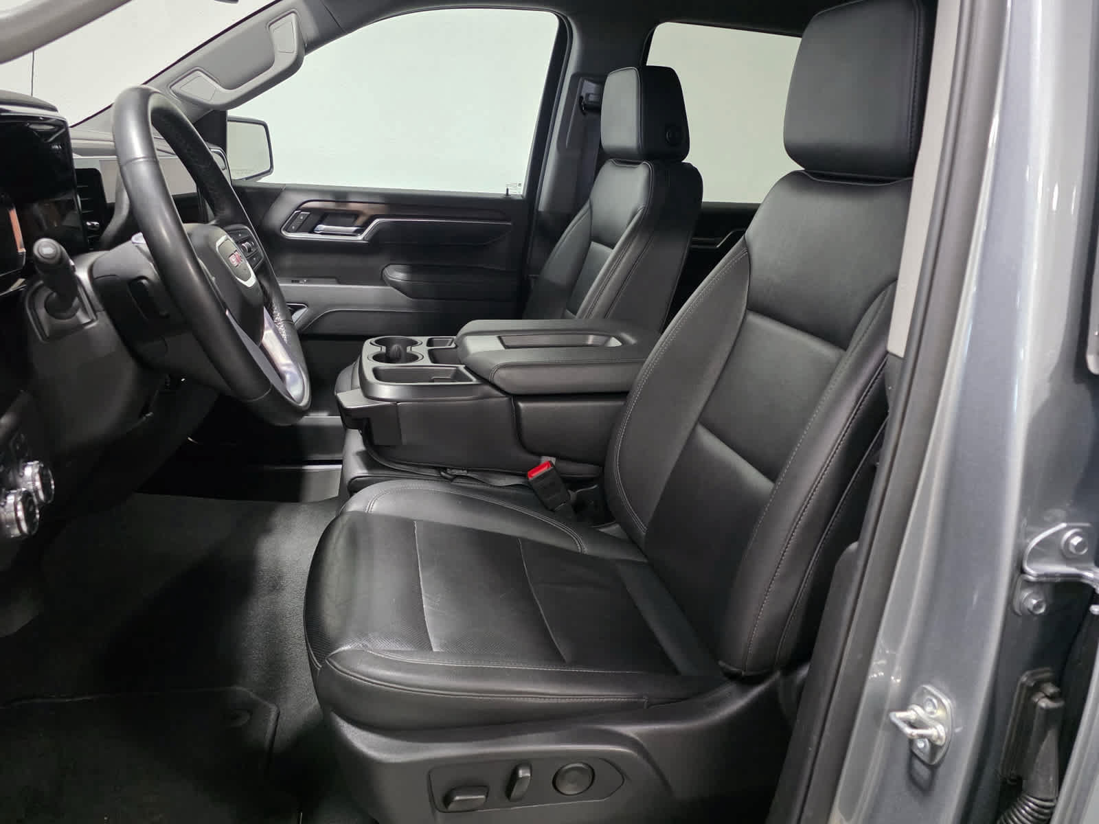 Used 2025 GMC Sierra 1500 SLT AWD/4WD image 14