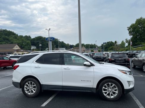 Used 2018 Chevrolet Equinox LT w/ Sun & Infotainment Package FWD image 5