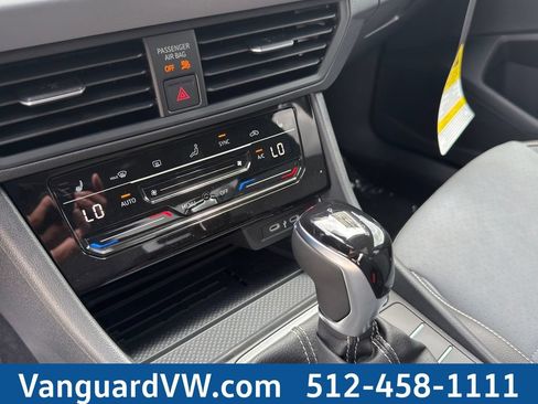 New 2026 Volkswagen Jetta SE FWD image 17