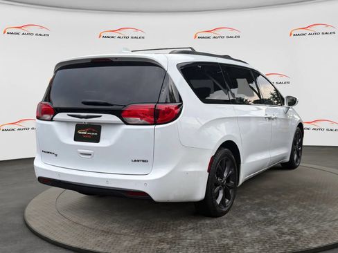 Used 2019 Chrysler Pacifica Limited w/ Advanced Safetytec Group FWD image 10