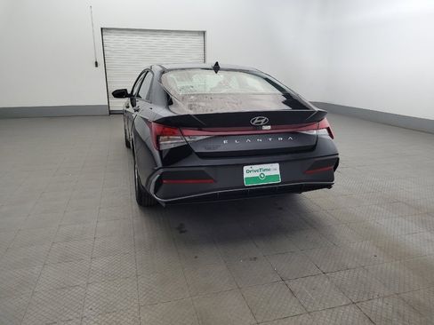 Used 2024 Hyundai Elantra SEL FWD image 6