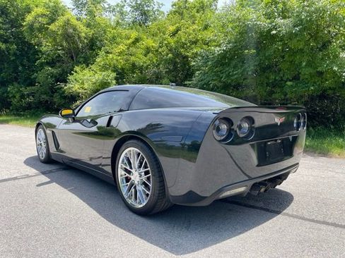 Used 2005 Chevrolet Corvette Coupe w/ Preferred Equipment Group RWD image 2