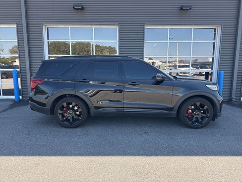 Used 2022 Ford Explorer ST w/ Equipment Group 401A image 4