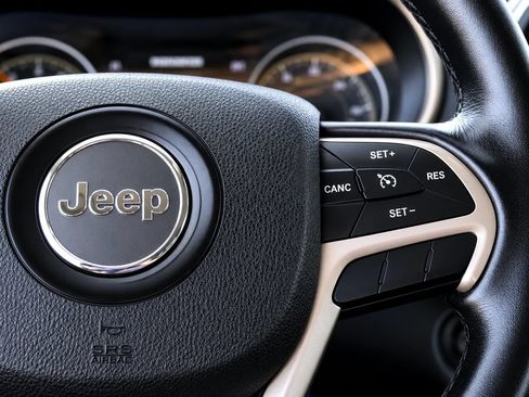 Used 2016 Jeep Cherokee Limited AWD/4WD image 14