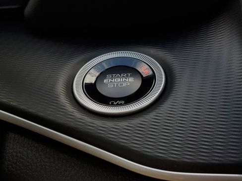 New 2025 Jeep Grand Cherokee Altitude image 32