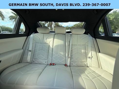 Used 2025 BMW 760i xDrive w/ Executive Package image 17
