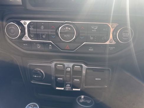 Used 2023 Jeep Wrangler Unlimited Sahara w/ Cold Weather Group AWD/4WD image 17