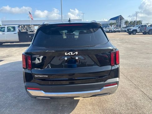 Used 2024 Kia Sorento S FWD image 6