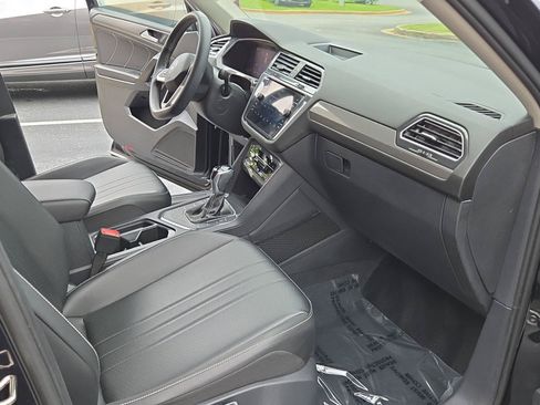 Used 2022 Volkswagen Tiguan SE FWD image 20