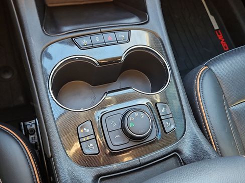 Used 2022 GMC Acadia AT4 w/ Preferred Package image 16