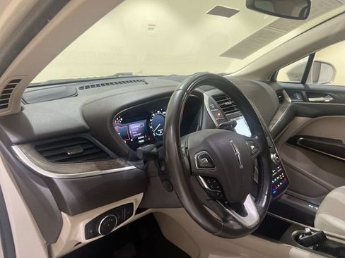 Used 2018 Lincoln MKC Reserve FWD image 9