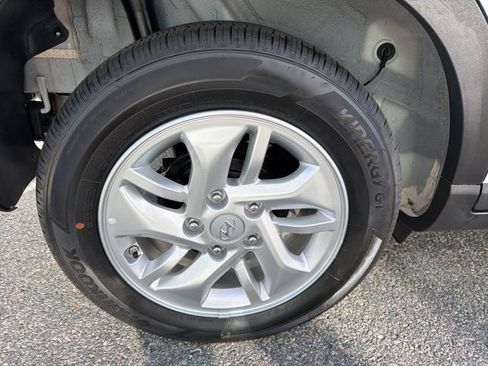 Certified 2025 Hyundai Venue SE image 39