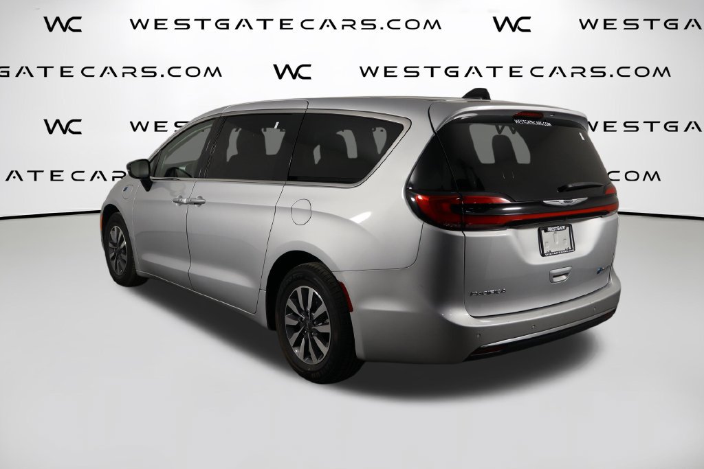 Used 2024 Chrysler Pacifica Limited FWD image 46