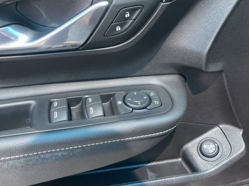 Used 2024 GMC Terrain SLE w/ Driver Convenience Package image 12