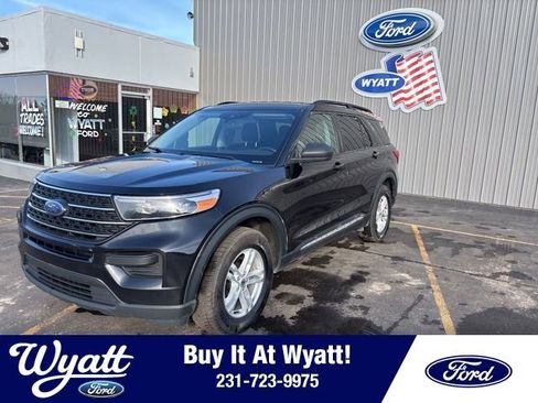 Used 2022 Ford Explorer XLT image 1