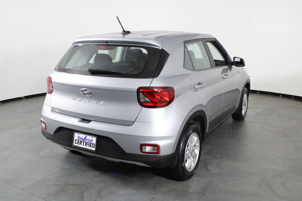 Certified 2026 Hyundai Venue SE FWD image 4