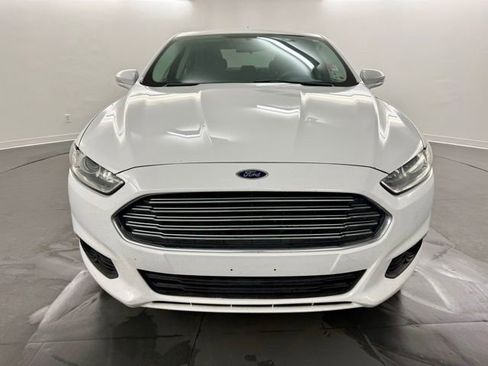 Used 2016 Ford Fusion SE image 2