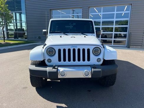 Used 2014 Jeep Wrangler Unlimited Sahara w/ Dual Top Group AWD/4WD image 2