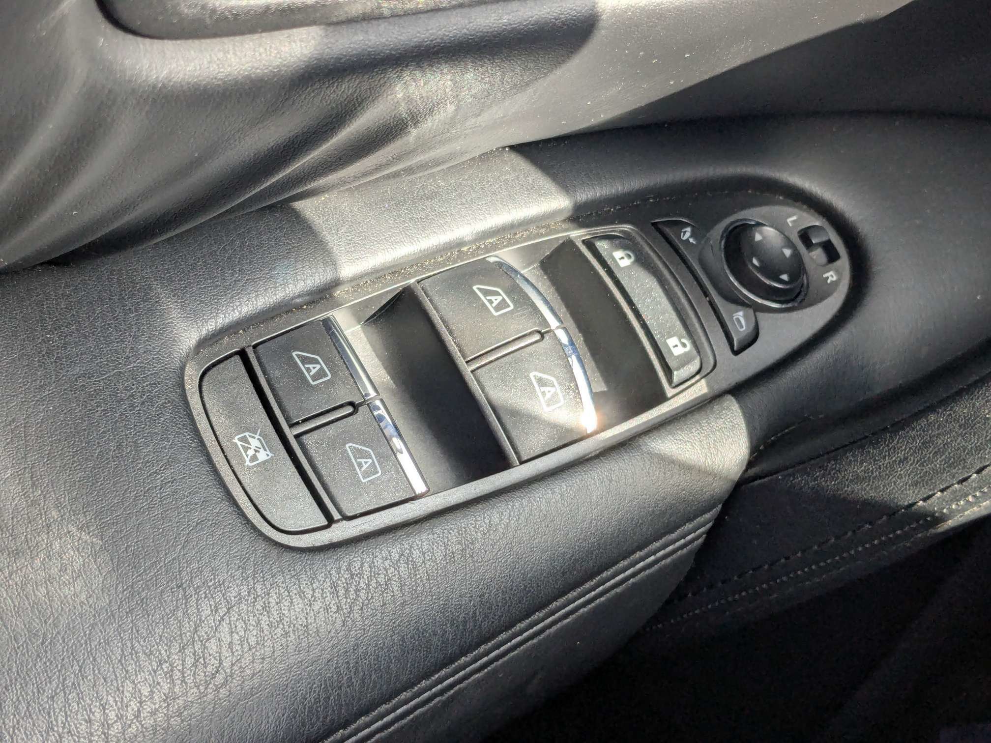Used 2024 Nissan Armada SL w/ Captain's Chairs Package RWD image 26