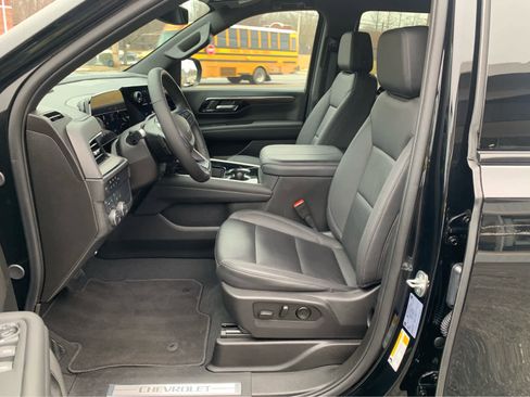 Used 2025 Chevrolet Tahoe Z71 image 11