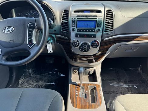 Used 2010 Hyundai Santa Fe GLS image 3