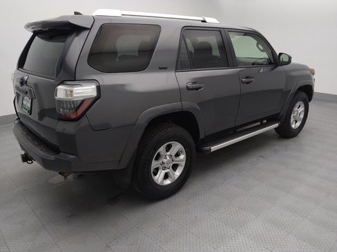 Used 2017 Toyota 4Runner SR5 AWD/4WD image 10