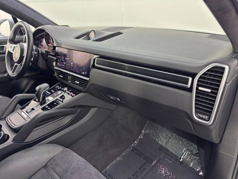 Used 2022 Porsche Cayenne GTS image 15