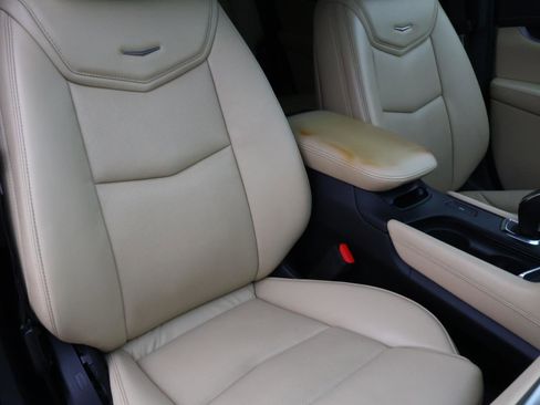 Used 2017 Cadillac XT5 Luxury image 16