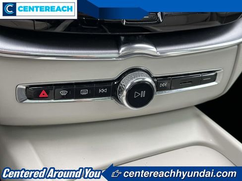 Used 2021 Volvo XC60 T5 Momentum AWD/4WD image 27