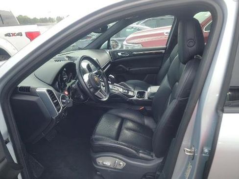 Used 2017 Porsche Cayenne Platinum Edition w/ Premium Package (PJV) image 4