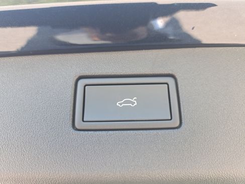 New 2025 Volkswagen Tiguan SE image 14