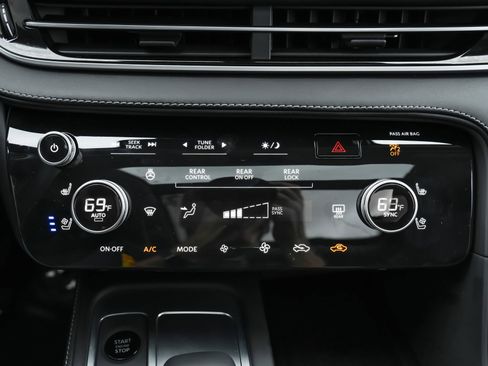 Used 2026 INFINITI QX60 Luxe w/ Cargo Package image 15