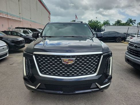 Used 2025 Cadillac Escalade Premium Luxury image 4