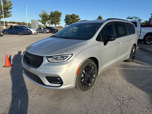 New 2026 Chrysler Pacifica Select image 13