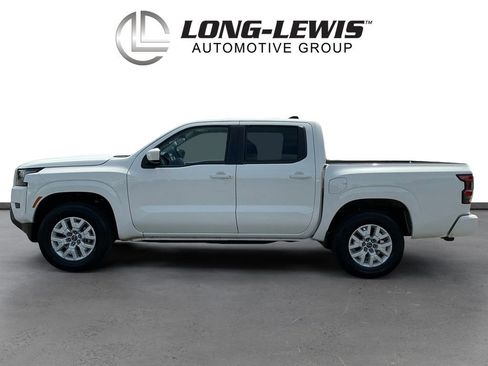 Used 2022 Nissan Frontier SV AWD/4WD image 2