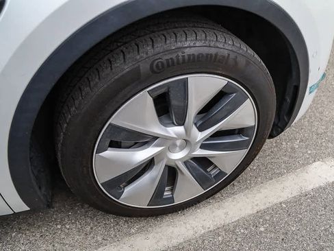 Used 2020 Tesla Model Y Long Range image 13