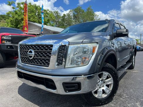 Used 2017 Nissan Titan SV image 1