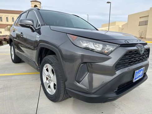 Used 2020 Toyota RAV4 LE image 7