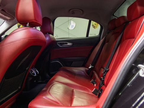 Used 2020 Alfa Romeo Giulia w/ Nero Edizione image 26