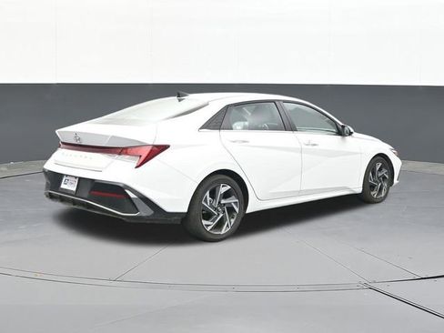 Used 2025 Hyundai Elantra SEL FWD image 15
