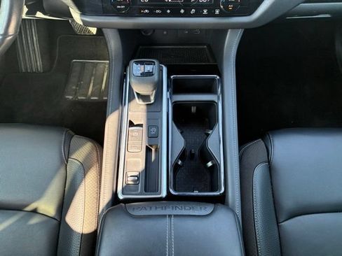 Certified 2023 Nissan Pathfinder SL FWD image 14