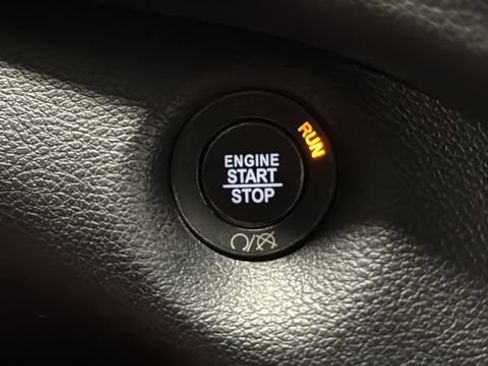 Used 2019 Jeep Cherokee Limited w/ Technology Group AWD/4WD image 15