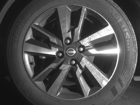 Used 2025 Nissan Versa SV FWD image 12
