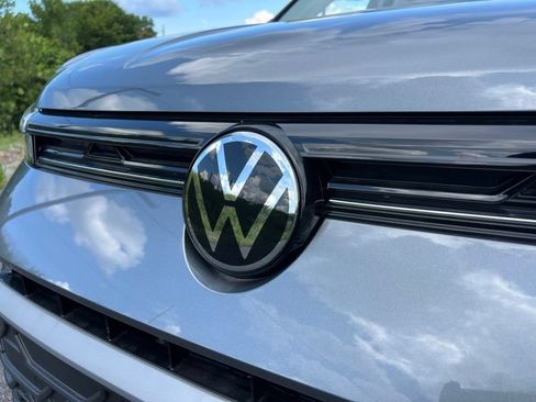 New 2026 Volkswagen Taos SE FWD image 10