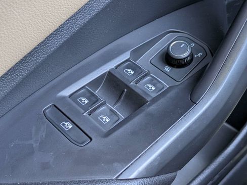 Used 2021 Volkswagen Jetta SE FWD image 31