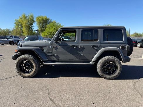 Used 2019 Jeep Wrangler Unlimited Sahara AWD/4WD image 8