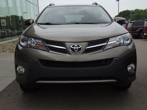 Used 2015 Toyota RAV4 XLE AWD/4WD image 7