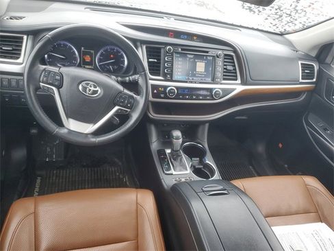 Used 2019 Toyota Highlander Limited image 10