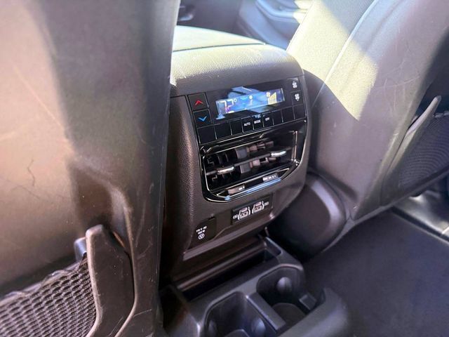 Used 2023 Jeep Grand Cherokee L Laredo w/ Luxury Tech Group I AWD/4WD image 15